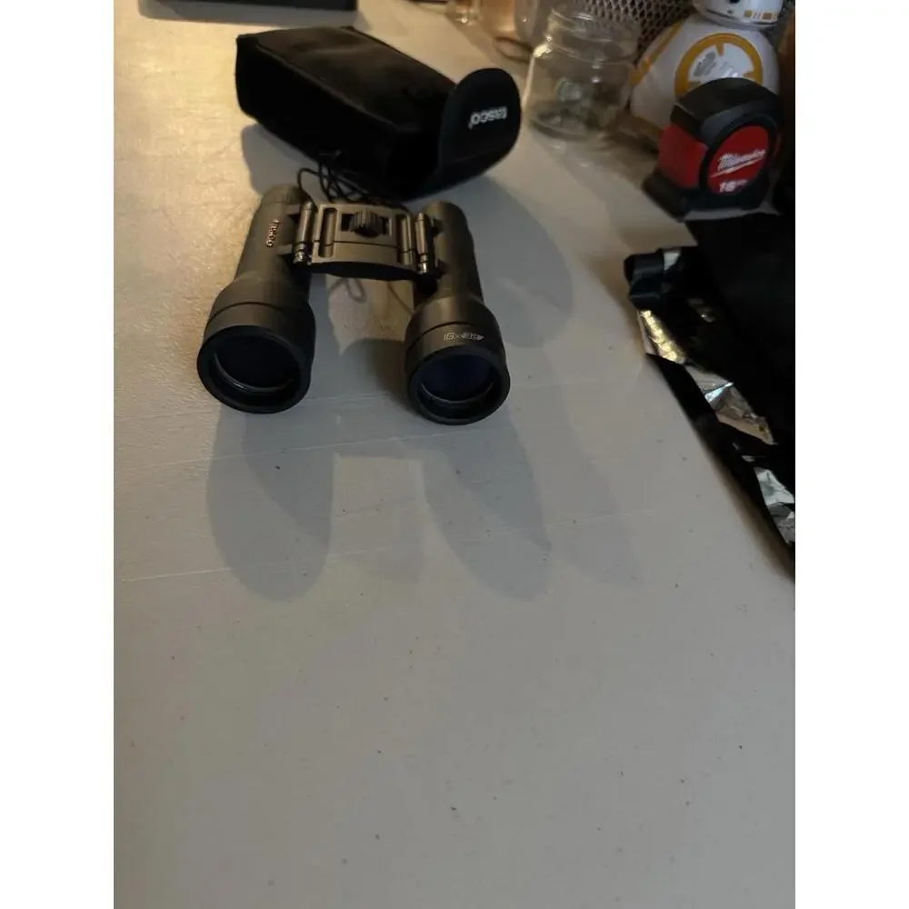 Tasco 16x32 Binoculars with Case Outdoor Sports See Distance Sightseeing